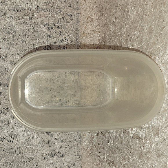 Tupperware: Container with Lid - Picture 7 of 8